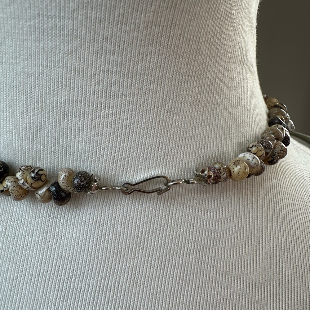 Intricate Australian Shell Lei - Picture 10 of 12